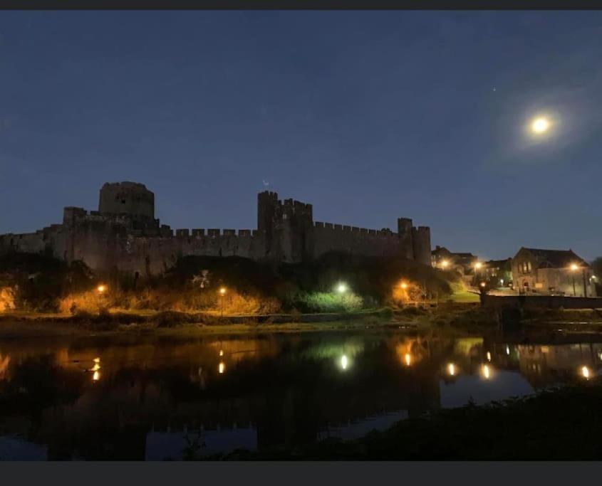 Historic Picturesque Apartment Пембрук Екстериор снимка
